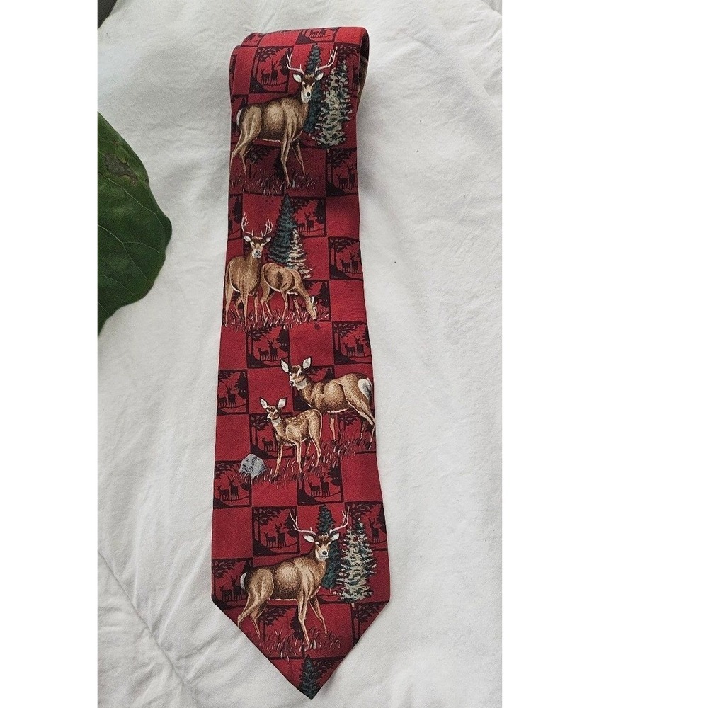 Roundtree & Yorke Deer Necktie Novelty Print Red Hunting Outdoors - Picture 2 of 5